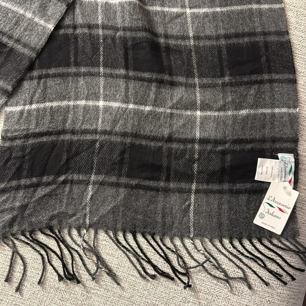 🧣 NWT Men’s Plaid Scarf – L’Accessorio Italiano